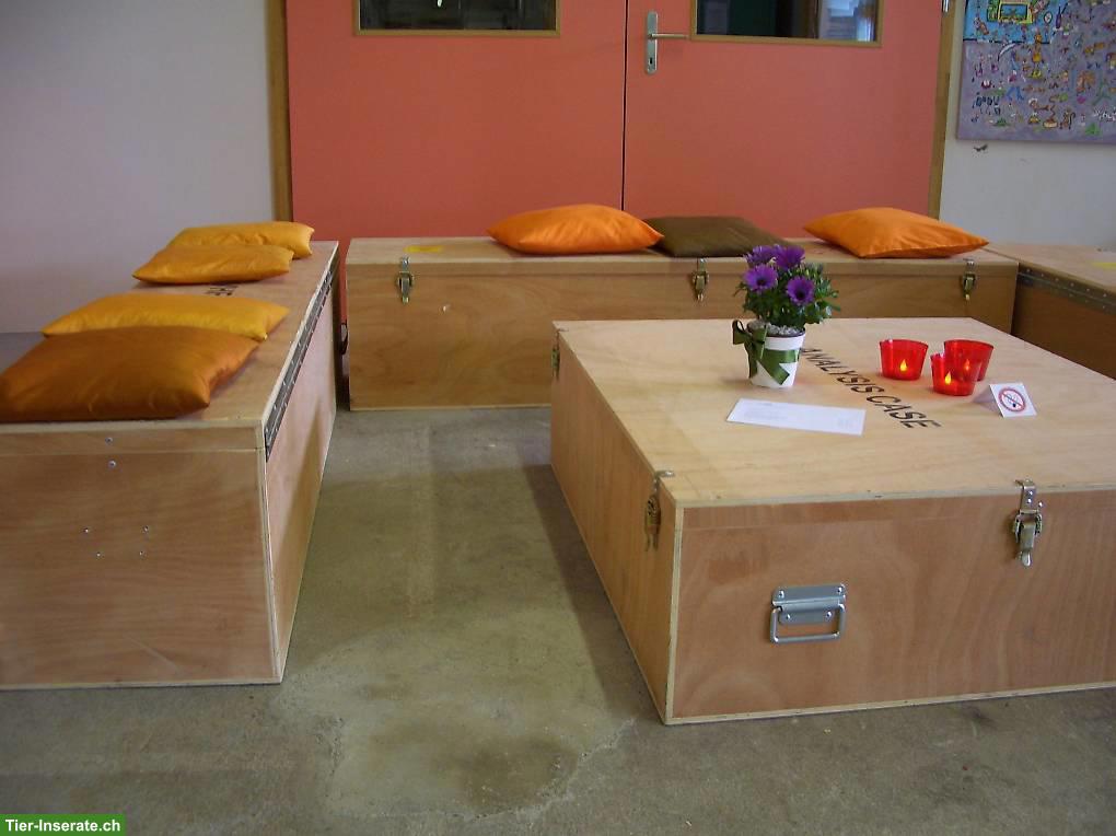 Bild 2: Aufbewahrungsboxen / Holzboxen als Sitzlounge