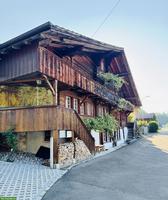 Pferdeliegenschaft mit Wohnhaus & Baulandreserve in Hofstetten BE