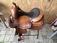 Westernsattel komplett: Champion Turf 800, 18 Zoll, mit ovalem Silber