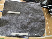 Dressurschabracke aus reinem Schafwollfilz zu verkaufen