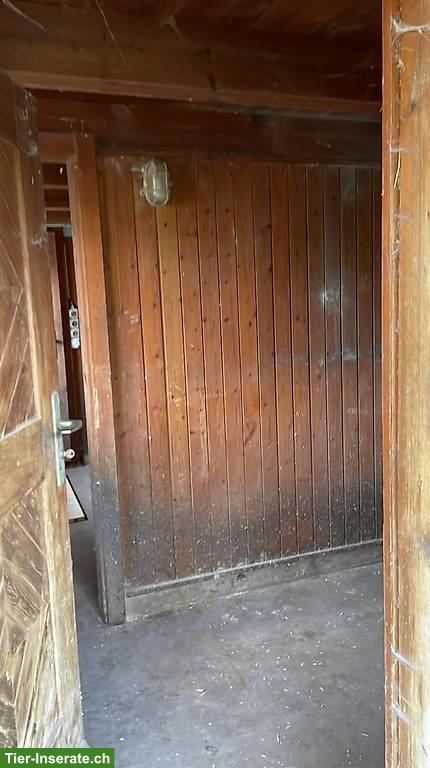 Bild 3: Kleintierstall aus Holz, 2-stöckig