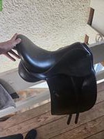 Euroriding Dressursattel 17 Zoll zu verkaufen