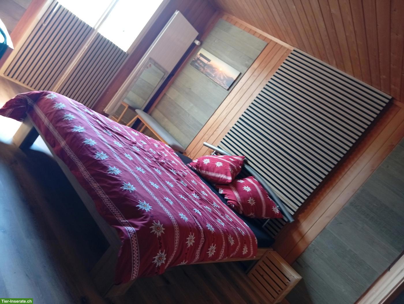 Bild 2: Ferienzimmer mit Balkon in Langnau im Emmental