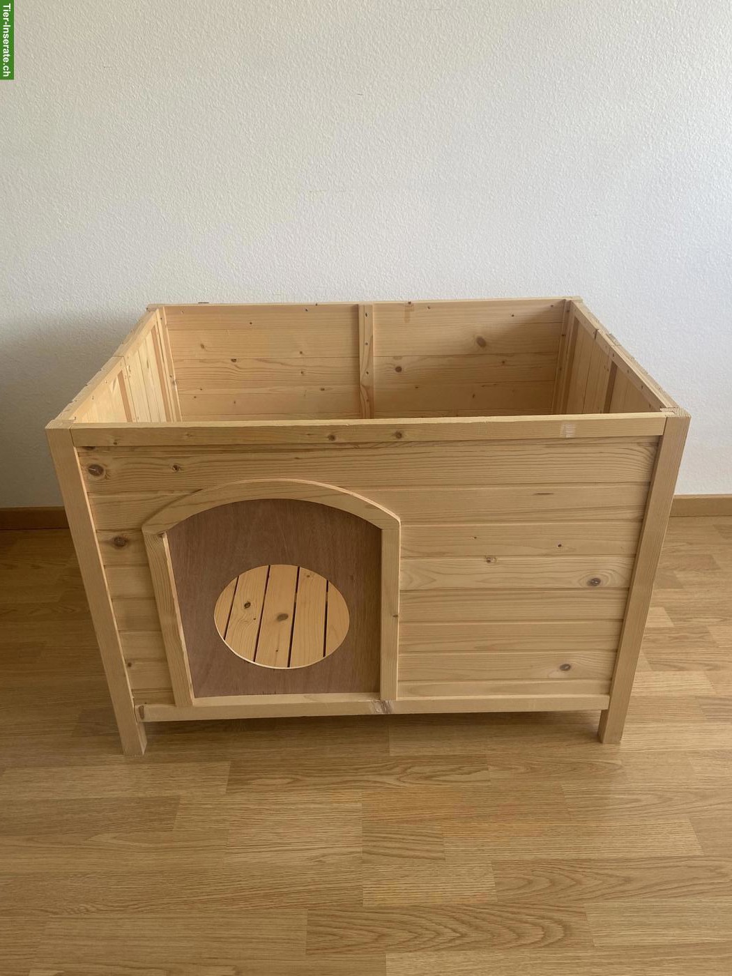 Hundehaus und Welpengehege