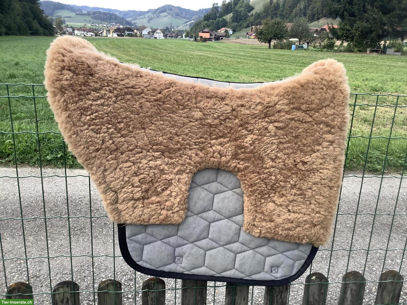 Bild 3: Lammfell Satteldecke Spanisch Mattes M