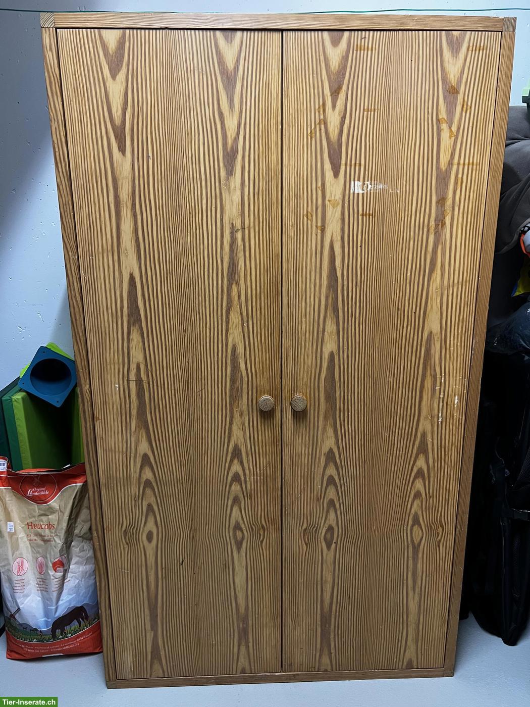 Bild 3: Sattelschrank zu verkaufen