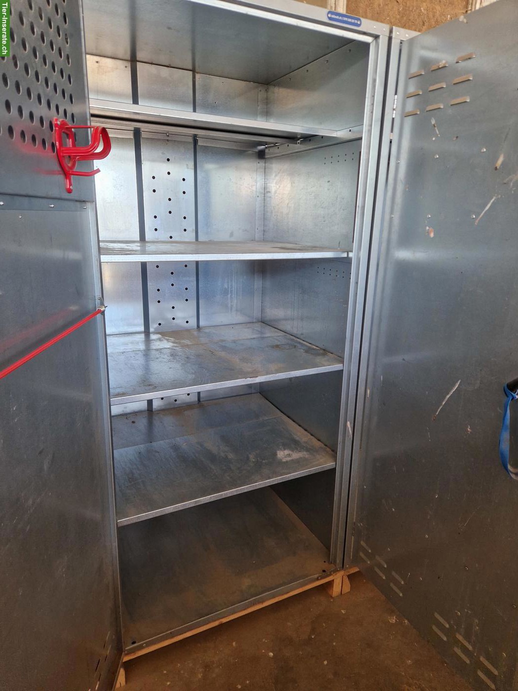 Bild 3: 1 Metall-Sattelschrank + 1 Metall-Deckenschrank