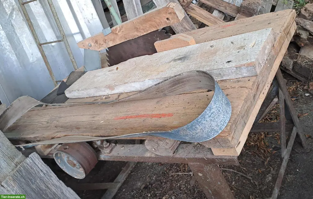 Heuraufe, Obstmühle, Tischkreissäge, Nietmaschine