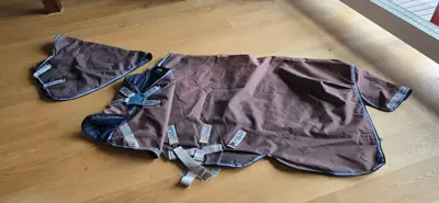HORSEWARE AMIGO BRAVO MIT HALSTEIL, 250g, 140cm