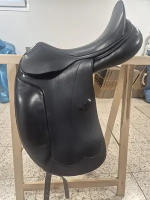 Peter Menet Dressursattel 2025 – Sitzgrösse 17.5”