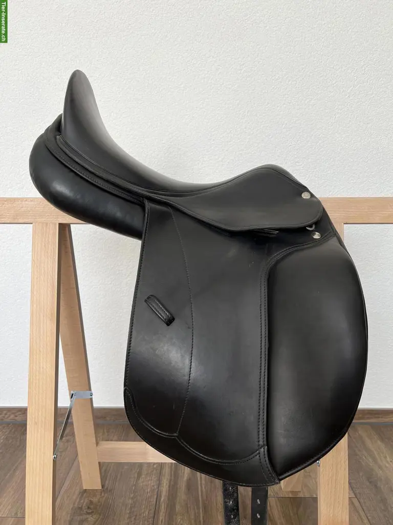 Peter Menet Dressursattel 17.5 Zoll, schwarz