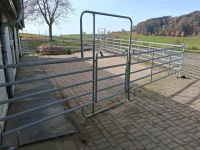 Freier Selbstversorgerstall für 2 Pferde in Hittnau