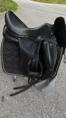 Dressursattel Luc Childeric, 17.5 Zoll, zu verkaufen