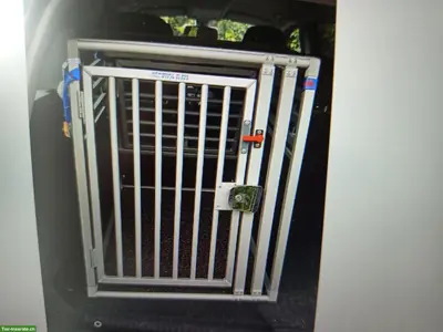 Schmidt Auto-Hundebox mit Fluchttüre, neuwertig