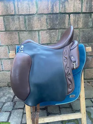 Dressursattel Ibero Dressage Andaluz 18 Zoll zu verkaufen