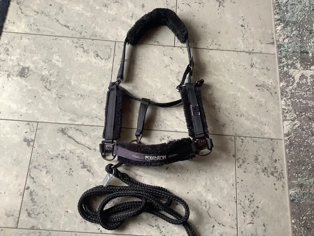 2 Eskadron Platinum Edition Halfter inkl. Strick V
