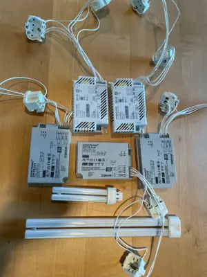 Vorschaltgeräte inkl. Fassungen und 2 Leuchtmittel