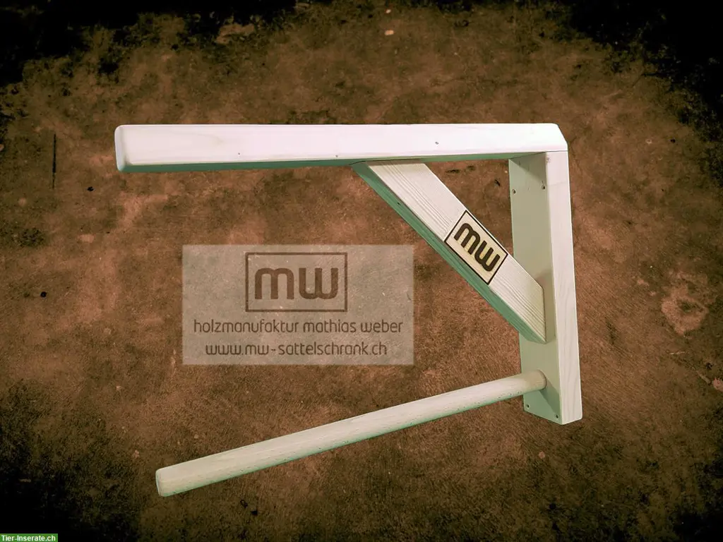 Sattelhalter «Western» aus Holz mit Pad-/Schabrackenhalter