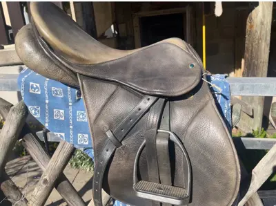 Stüben Sattel 17“