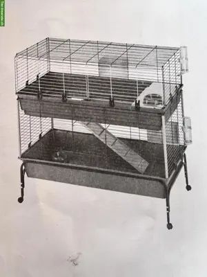 Doppelstöckiger Nagerkäfig mit Holzhaus